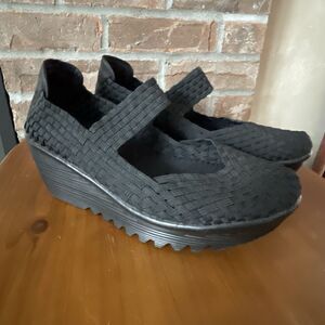 Bernie Mev New York Woven Mary Jane Wedge Comfort Shoes Size 40 /US 9 Black